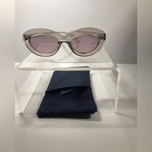 Le Specs “Fluxus”. NWOT. Case/cleaning cloth. Smokey grey/mirrored lens
